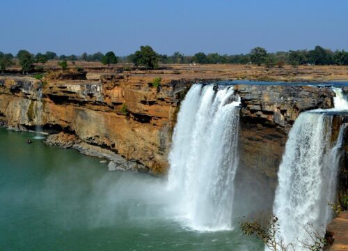 अमेरिकन टूरिस्ट को पसंद आ रही बस्तर की खुबसूरती : कहा- 5वीं बार आया, कभी डर नहीं लगा, यहां लोग और खाना दोनों अच्छे; महुआ शराब अन्य ब्रांड से बेहतर