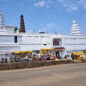 "तिफरा काली मंदिर बिलासपुर छत्तीसगढ़ का बाहरी दृश्य और मुख्य प्रवेश द्वार"