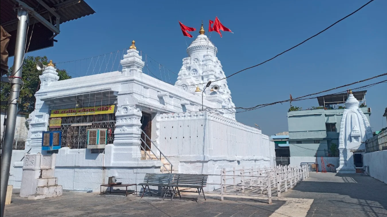 Rajiv Lochan Temple Rajim Chhattisgarh front view with ancient architecture