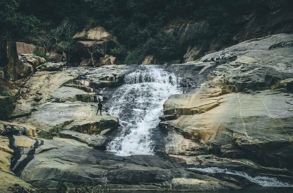 Charre Marre Waterfall Chhattisgarh : कैसे पहुंचे, कब जाएं और क्या देखें