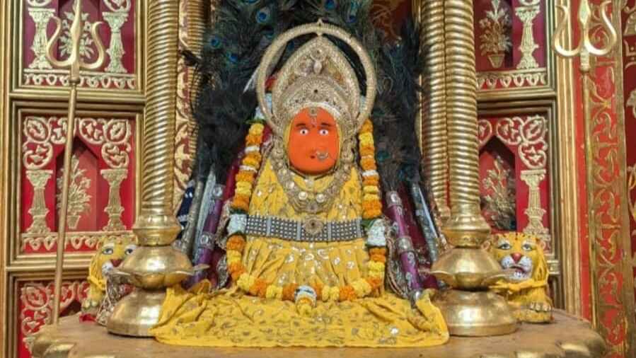 माँ बम्लेश्वरी मंदिर डोंगरगढ़ की पहाड़ी पर स्थित पवित्र मंदिर का दृश्य