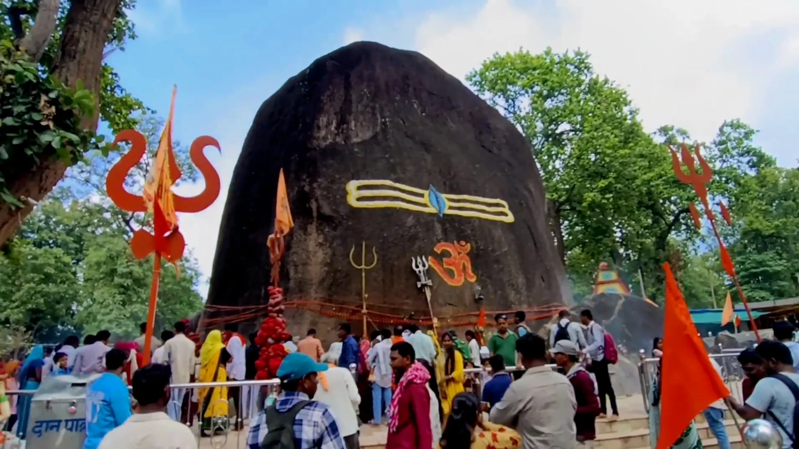 भूतेश्वर महादेव मंदिर गरियाबंद का विशाल स्वयंभू शिवलिंग